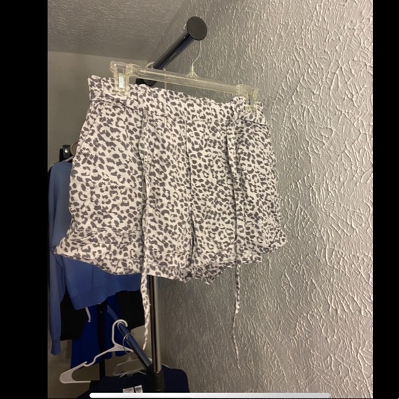 Cheetah paper bag shorts - Picture 4 of 5